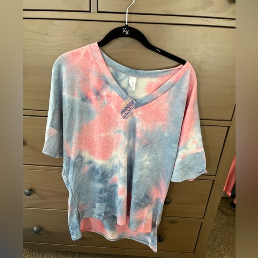 CY Fashion NWT Tie-Dye V-Neck Women's Top pink/blue/white